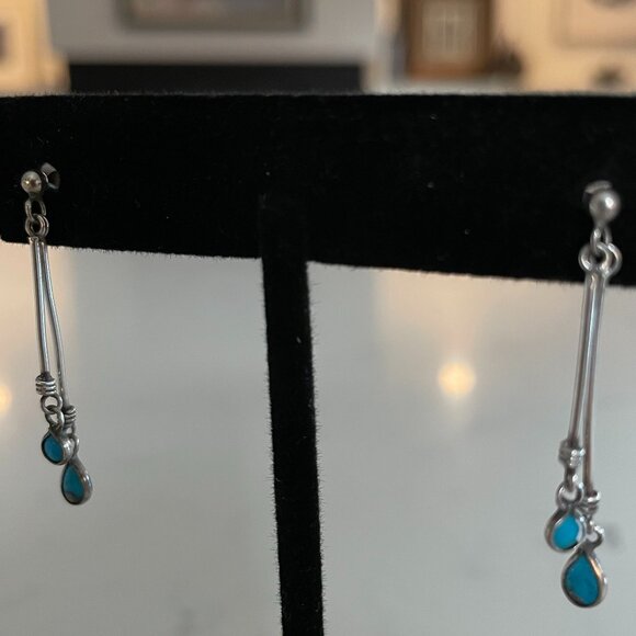Vintage Dainty Sterling Silver (925) & Turquoise Dangle Earrings 1.5" drop Sz OS - Picture 1 of 10